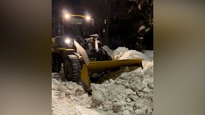 В Челябинске 302 единицы техники устраняют последствия снегопада