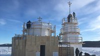 На льду озера Тургояк построили часовню из снега