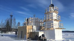 На льду озера Тургояк построили часовню из снега