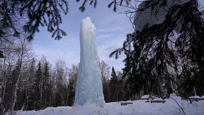 В нацпарке «Зюраткуль» вырос ледяной фонтан
