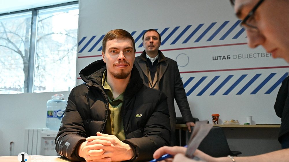 Хоккеисты Челябинской области посетили штаб общественной поддержки