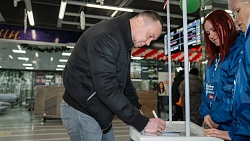 Хоккеисты Челябинской области посетили штаб общественной поддержки