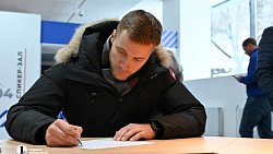 Хоккеисты Челябинской области посетили штаб общественной поддержки