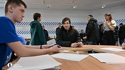 Хоккеисты Челябинской области посетили штаб общественной поддержки