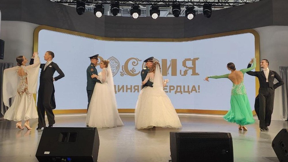 Две южноуральские пары сочетались браком на ВДНХ в день празднования 90‑летия Челябинской области