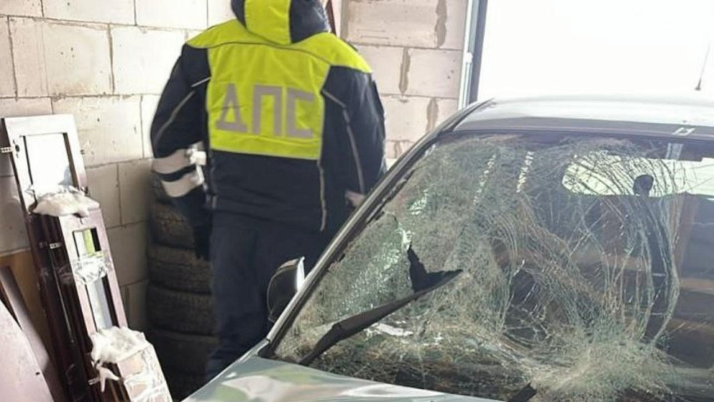 Два человека скончались после наезда автомобиля в Челябинской области