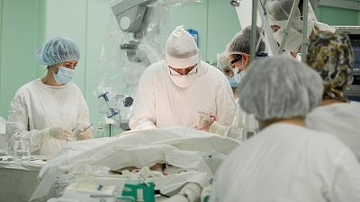 В ЧОДКБ нейрохирурги удалили большое новообразование у ребенка