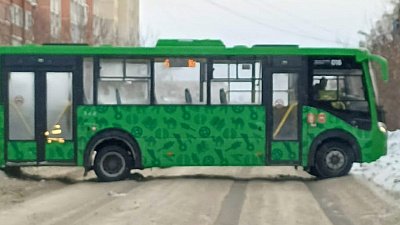 В Копейске автобус перекрыл проезд по улице