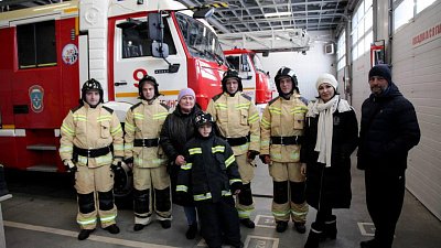 Сотрудники МЧС Челябинской области исполнили мечту 8-летнего мальчика