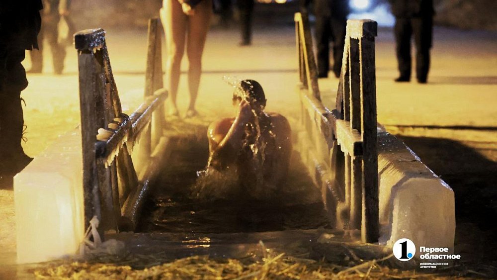 В крещенские проруби окунулись почти 3 тысячи челябинцев