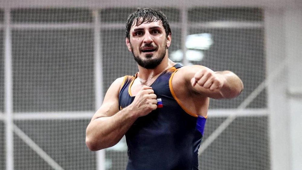 Воспитанник челябинской школы по спортивной борьбе стал чемпионом России