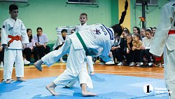 Дзюдоист Денис Ярцев провел открытый урок в челябинской школе