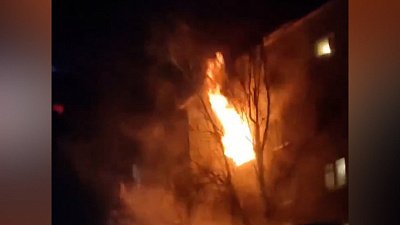 В Златоусте пламя охватило дом на улице Победы