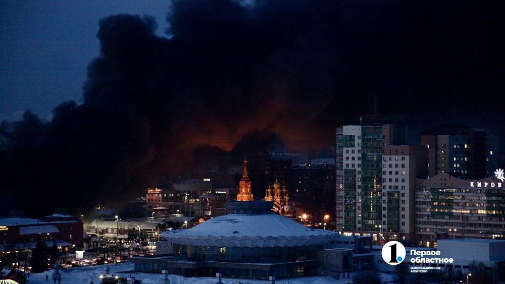 Пожарные предотвратили разгерметизацию газопровода во время возгорания на рынке в Челябинске