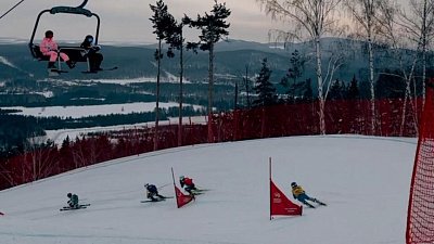 Более 100 юных спортсменов выступили на тестовых соревнованиях по фристайлу в Миассе