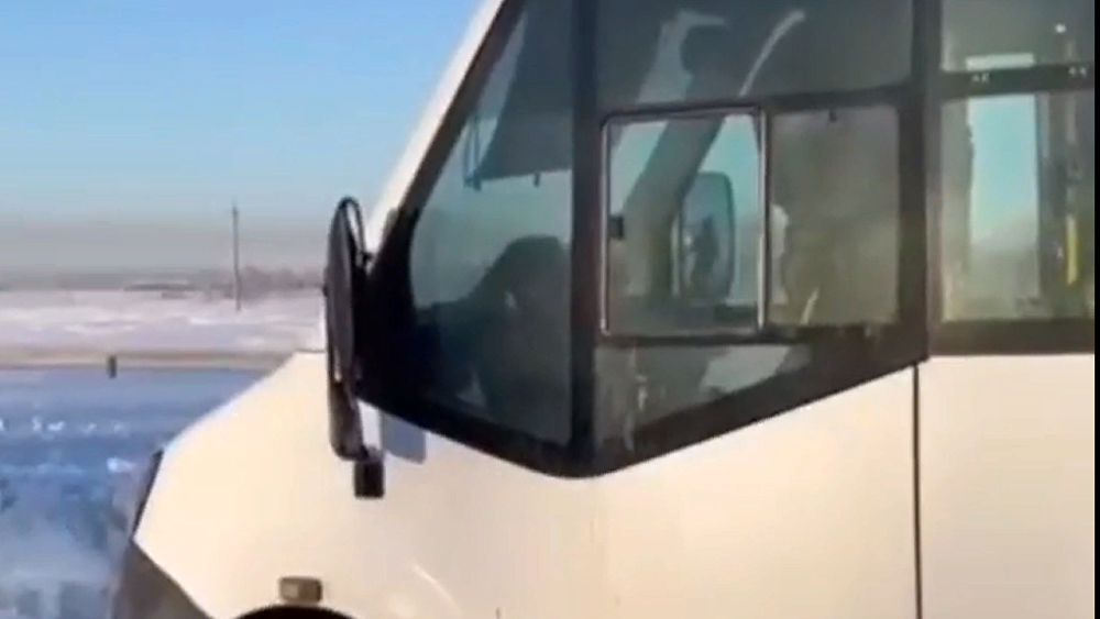 В Красноармейском районе остановили автобус с пьяным водителем