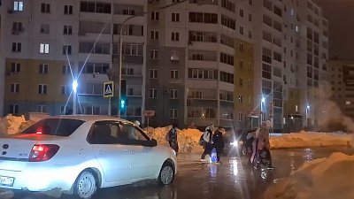 В микрорайоне «Парковый» вода затопила проезжие части