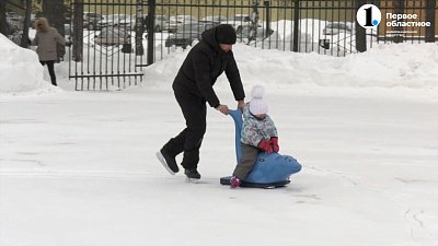 В парке Гагарина и в Арт-сквере залили катки