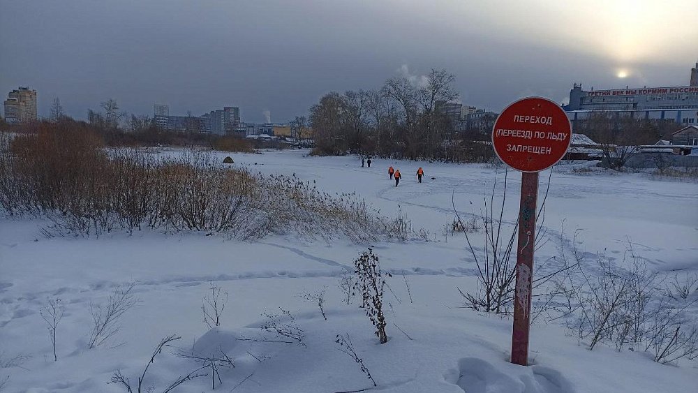 В Челябинске начали штрафовать рыбаков, которые игнорируют предупреждения про тонкий лед
