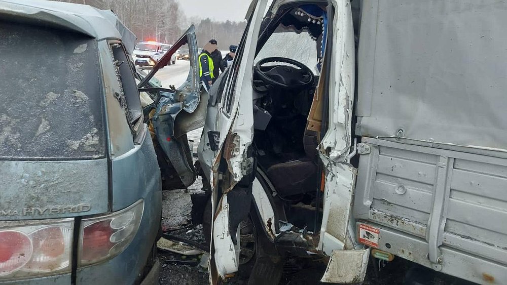 Четыре человека разбились на трассе под Снежинском