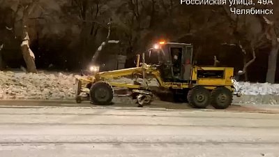 Улицы Челябинска убирают 316 единиц техники