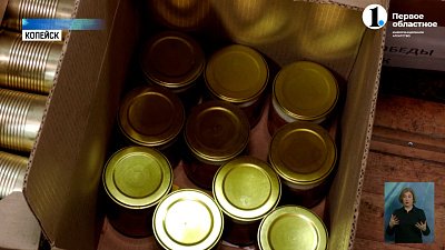 Житель Копейска готовит каши для солдат