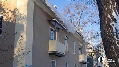 В Челябинске управляющим компаниям поручили убирать сосульки и обрабатывать тротуары