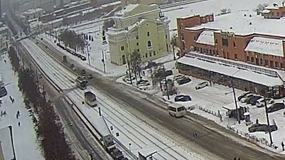 В центре Челябинска столкнулись трамвай и трактор