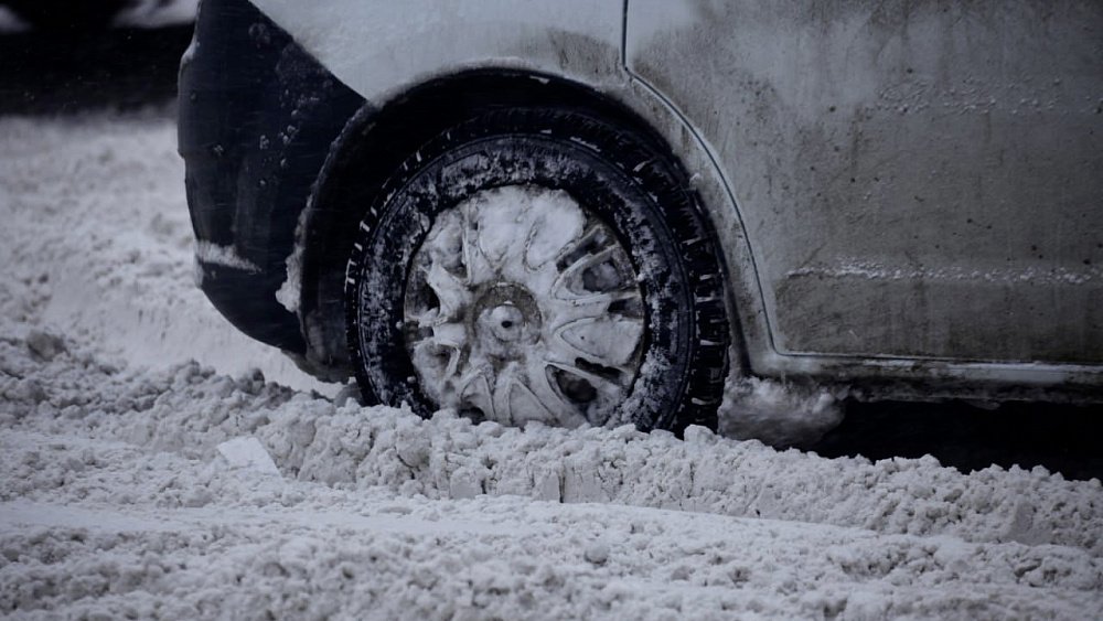 В Челябинской области закрывают дороги на предстоящую ночь из‑за метели