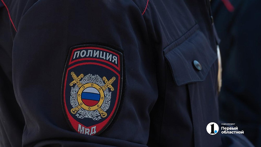 20-летний рецидивист украл из автомобиля аудиосистему в Челябинской области