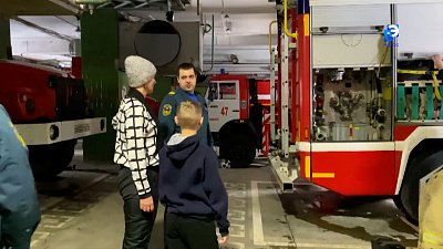 Жители дома поблагодарили пожарных