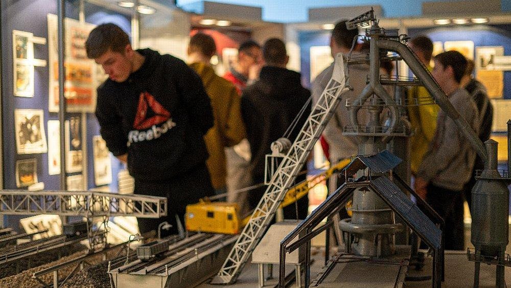 Челябинских школьников познакомят с промышленным производством через экскурсии