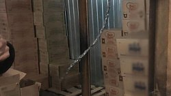 На оптовой базе в Карталах трое рабочих получили переломы, сорвавшись с погрузочной платформы