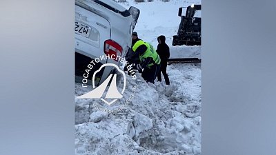 Автомобиль перевернулся на дороге между Южноуральском и Магнитогорском