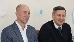 100-летняя жительница Миасса вяжет носки и теплые пояса для военных