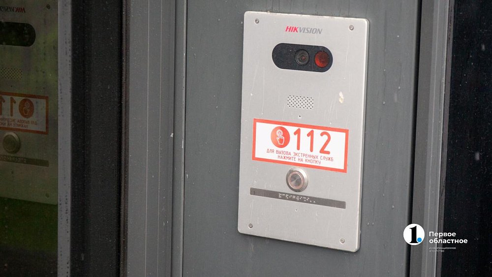 В Челябинске трое парней ограбили прохожего на 90 тысяч рублей