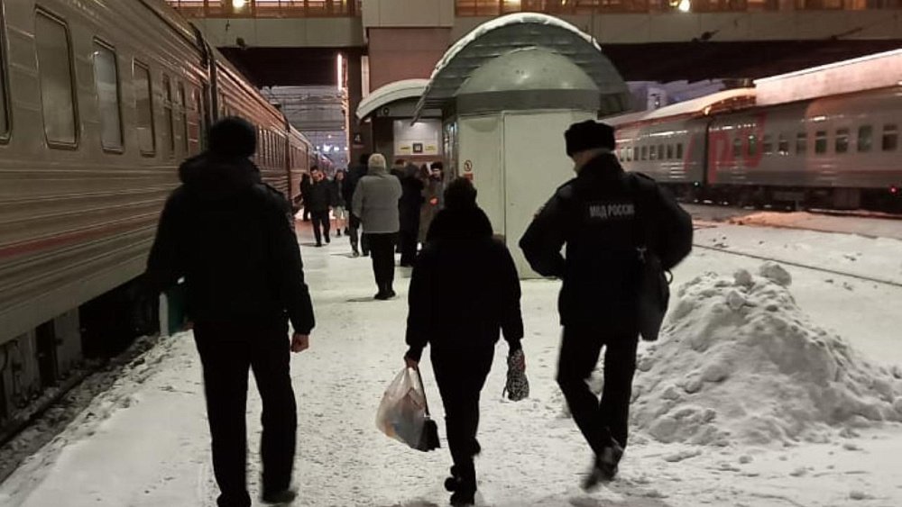 Челябинские полицейские нашли 17‑летнюю девушку, сбежавшую из дома в Кемерове к другу по переписке