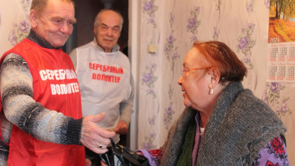 На Южном Урале «серебряные» волонтеры приносят горячее питание одиноким пенсионерам