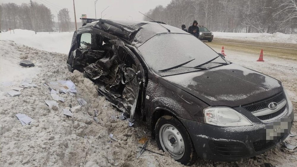 Под Челябинском пассажирка легковушки погибла в ДТП с грузовиком