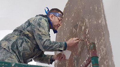 Расстрелянную фреску Николая Чудотворца восстанавливают в храме села Булзи