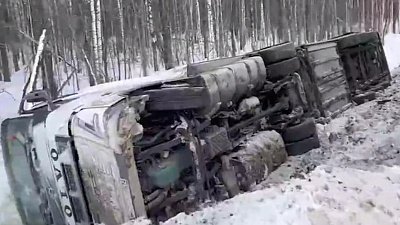 На трассе в Челябинской области из‑за вылетевшей с дороги фуры ограничили движение