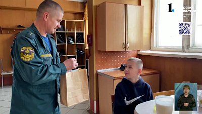 В Миассе спасенный из огня мальчик встретился со своими героями