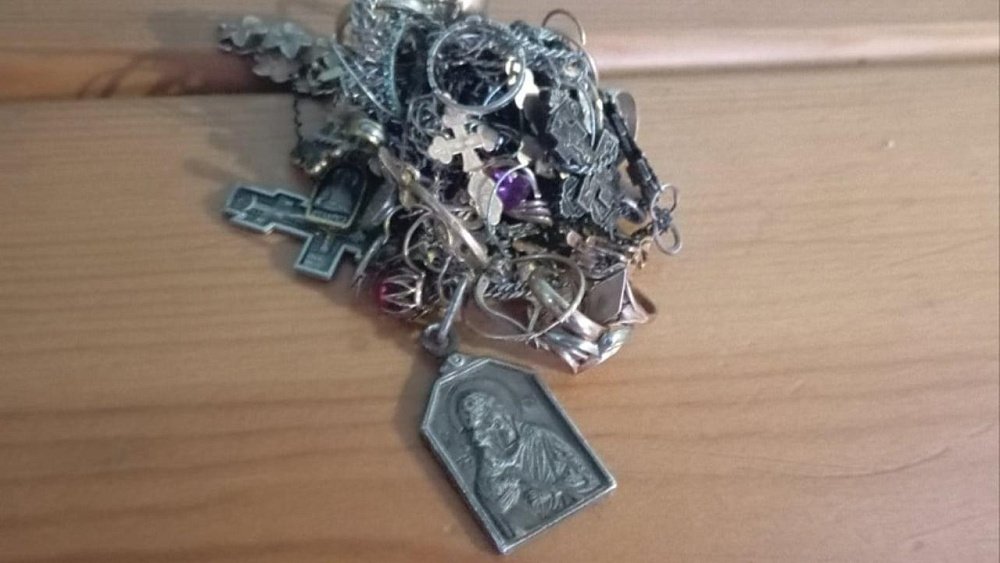 В Троицке женщина похитила из церковной лавки украшения на 300 тысяч рублей