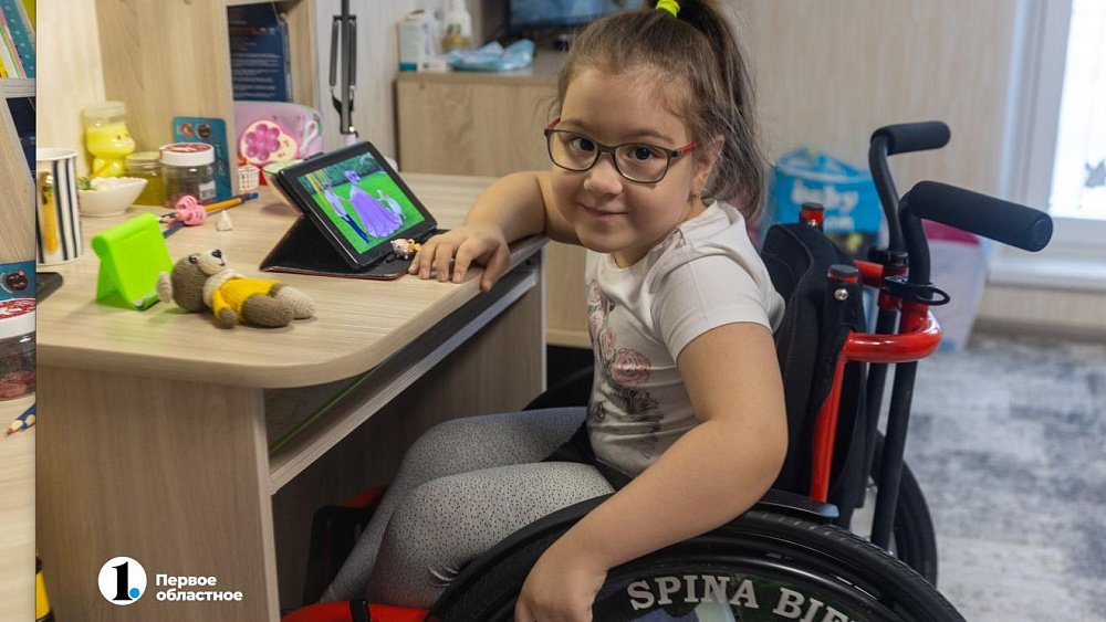 Челябинская семья ищет 5,5 млн рублей на экзоскелет для маленькой дочки