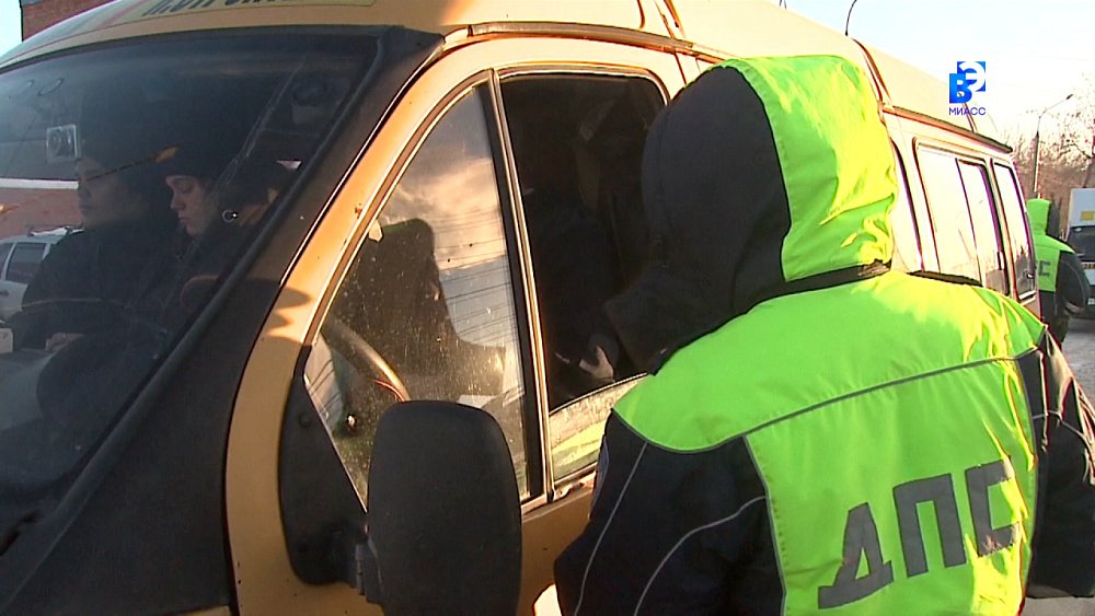 Сотрудники ГИБДД проводят рейды по маршруткам