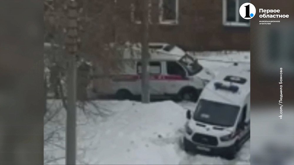 В Челябинске из-за снега на дорогах застряло несколько машин скорой помощи