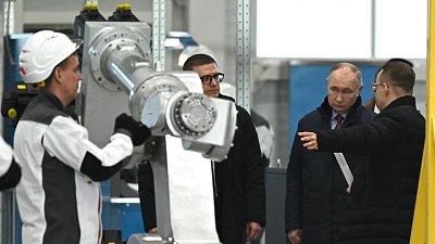 Президент Владимир Путин посетил в Челябинске первый в России «Завод роботов»