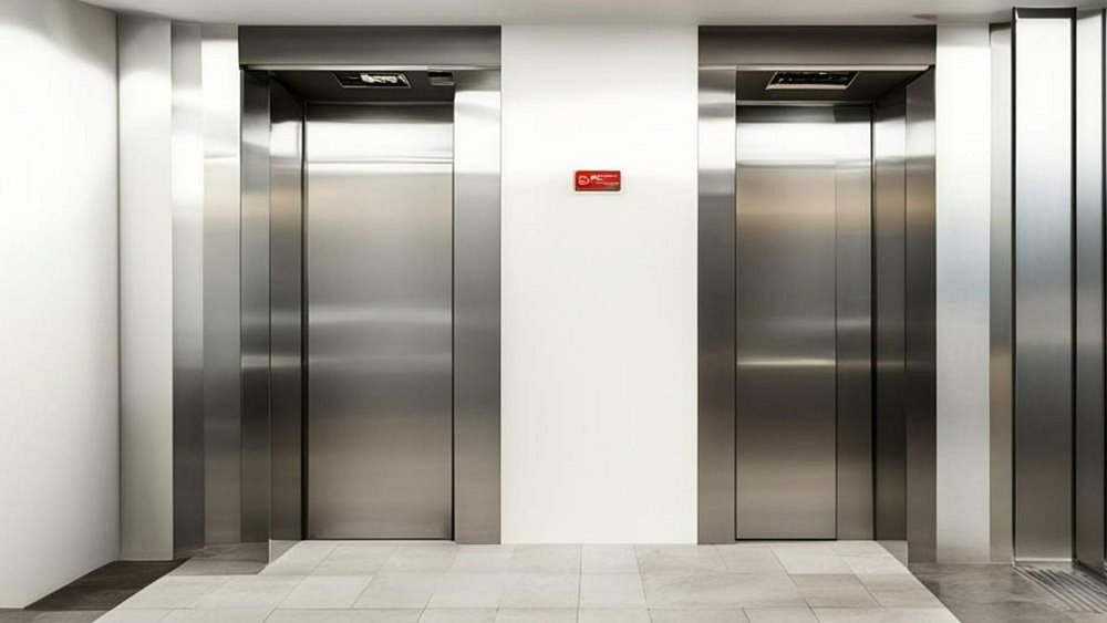 Как вести себя в кабине падающего лифта