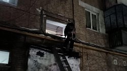 В Челябинске бетонный козырек подъезда рухнул под тяжестью снега