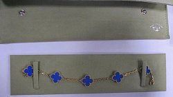 Таможенники задержали гражданку США, перевозившую в Челябинск люксовые вещи на 11 млн рублей